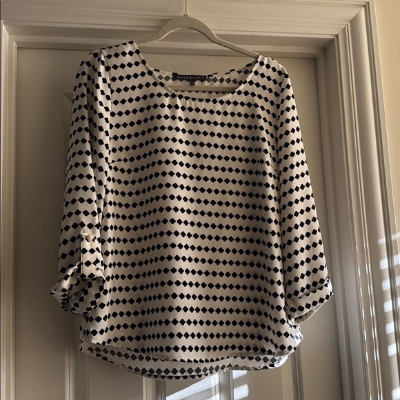 Brixon Ivy by Stitchfix Monochrome Patterned Top - Picture 1 of 3